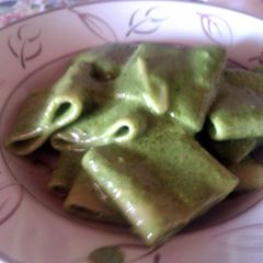 A picture of pesto sauce.