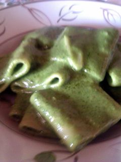 A picture of pesto sauce.