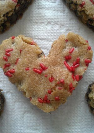 A picture of " CHOCOLATE CHIP COOKIE HEARTS ".