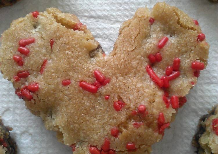 Simple Way to Make Homemade &#34; CHOCOLATE CHIP COOKIE HEARTS &#34;