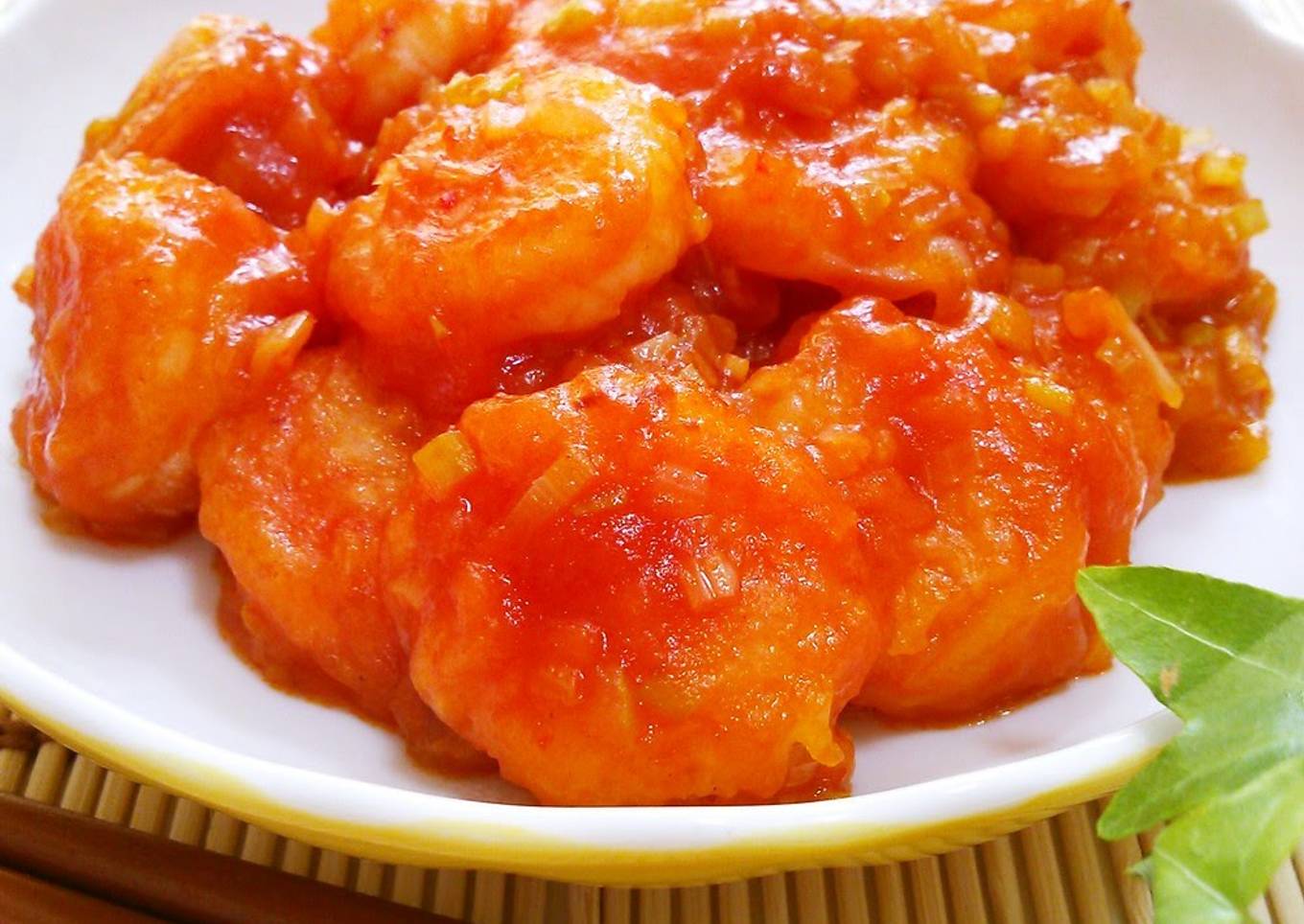Savoury Prawns Coated in Chili Sauce
