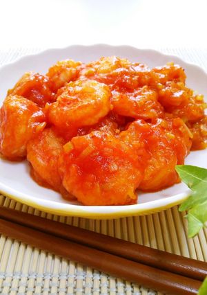 A picture of Savoury Prawns Coated in Chili Sauce.