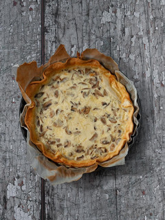 Una foto de Quiche de champiñones y cebolla
