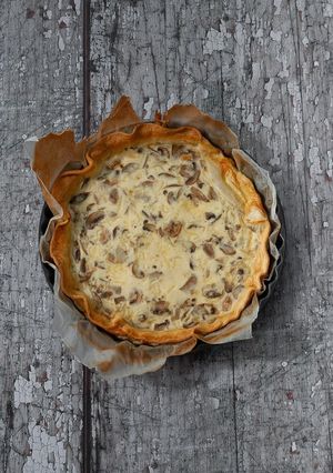 Una foto de Quiche de champiñones y cebolla