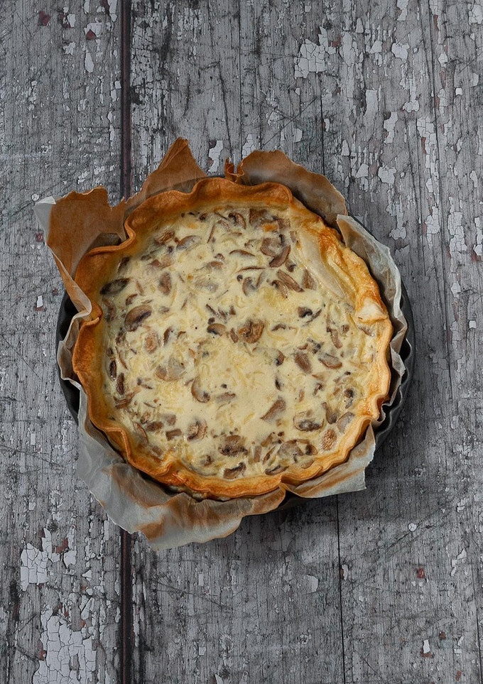 Una foto de Quiche de champiñones y cebolla