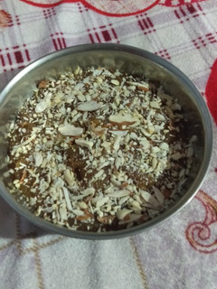सूजी का हलवा (suji ka halwa recipe in hindi) रेसिपी मुख्य फोटो