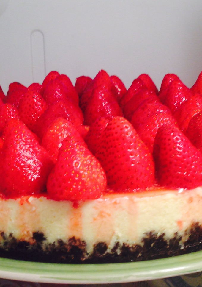 A picture of Oreo Crust Cheesecake.