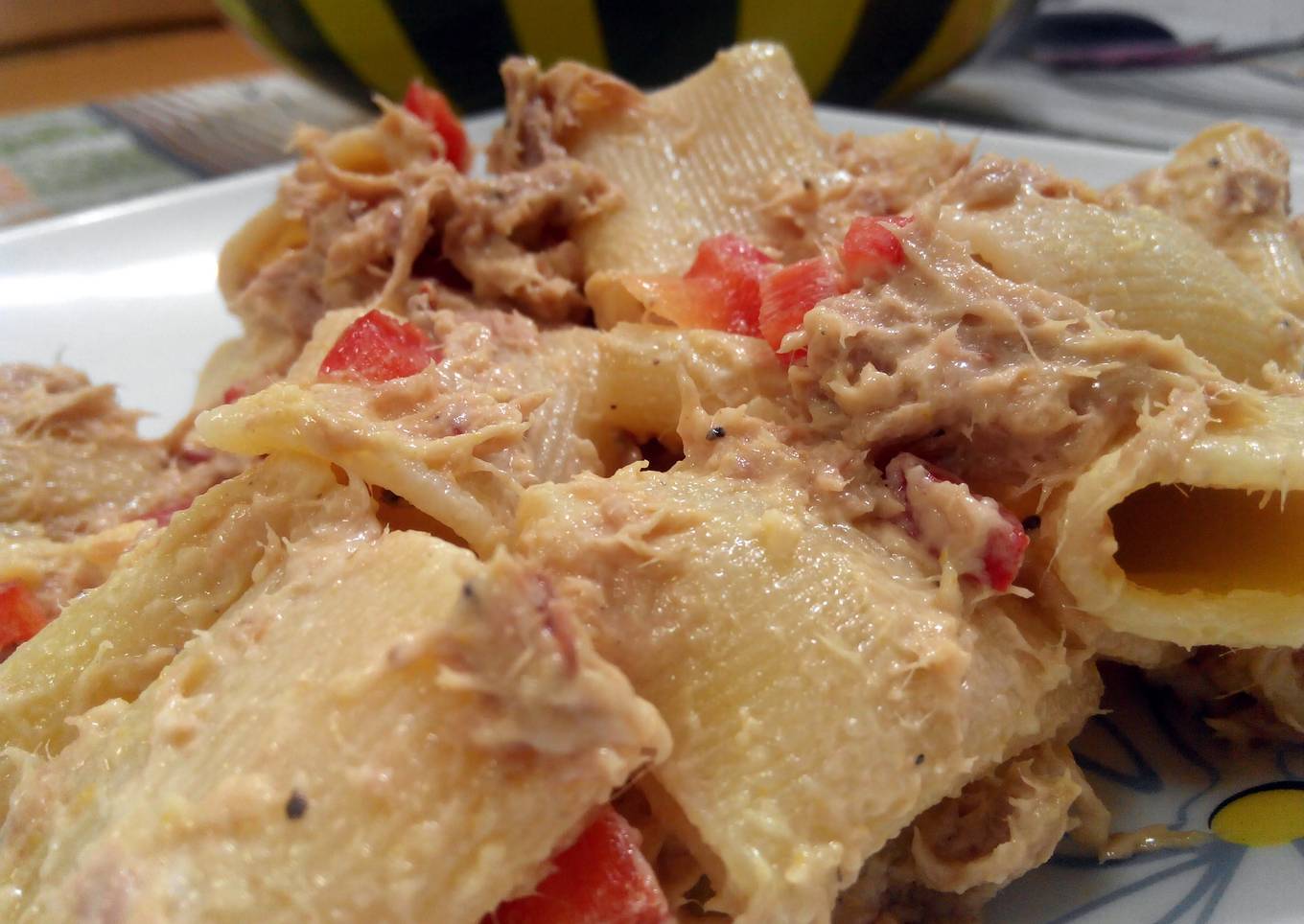 Cold salad with macaroni and tuna cheese