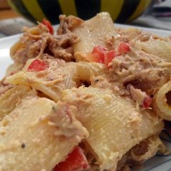 A picture of Cold mac&cheese tuna salad.