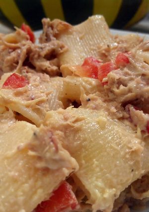 A picture of Cold mac&cheese tuna salad.