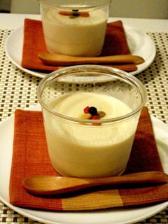 A picture of White Sesame Pudding with Sesame Paste.