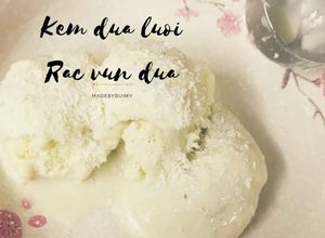 Hình của món Kem dưa lưới rắc vụn dừa.