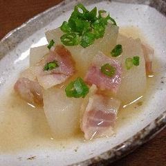 A picture of Daikon Radish and Bacon Soup Simmer.