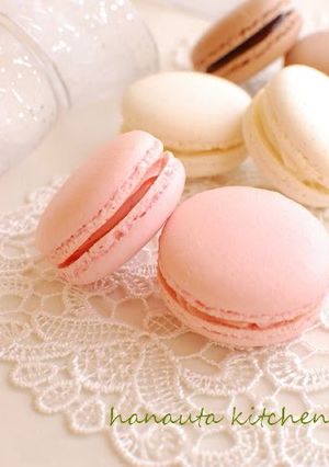 A picture of Italian Meringue Macarons.