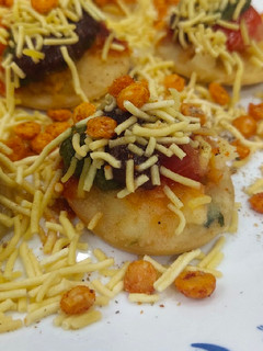 સેવ પૂરી(sev puri recipe in gujarati) રેસીપી મુખ્ય ફોટો
