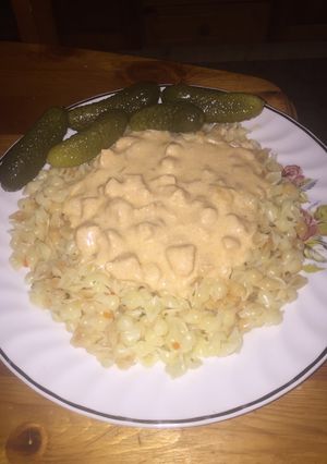 Tejfölös csirkemell pörkölt, füstölt sajttal recept fotója