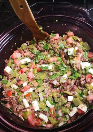 Una foto de Ensalada de nopales con chicharrones de la Ramos