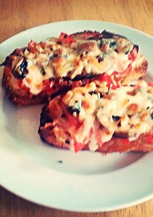 A picture of Open faced pizza sammie.