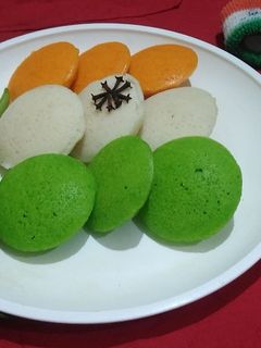 तिरंगा इडली (Tiranga Idli recipe in Hindi) रेसिपी मुख्य फोटो