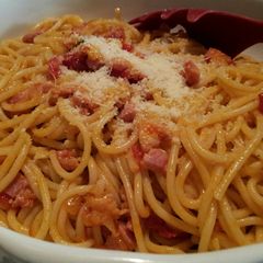 A picture of AMIEs Spaghetti with Cherry tomatoes and Pancetta.