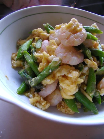 Easy Steps Make Recipes Egg, Shrimp and Asparagus Chaa (Stir-fry) with the Fragrance of Bonito the  Makes Drooling Perfect.