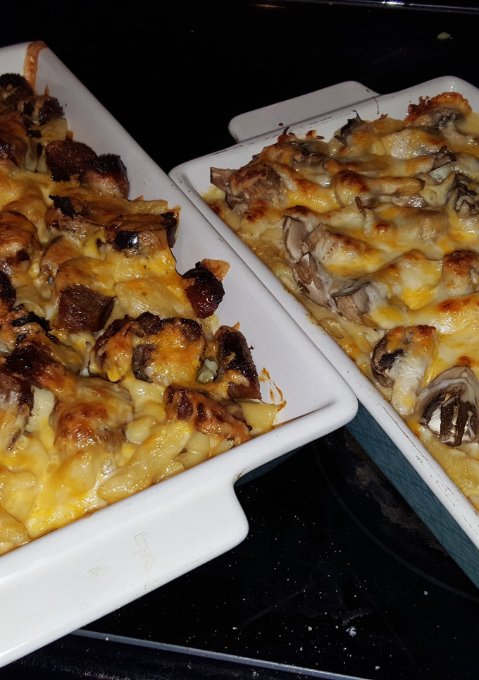 A picture of Mac and Cheese.