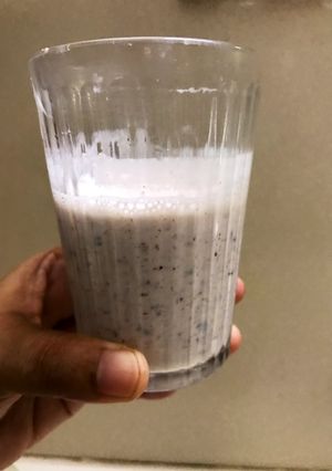 A picture of Blueberry flaxseed smoothie.