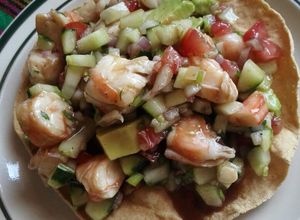 Una foto de Ceviche de camarón levanta muertos