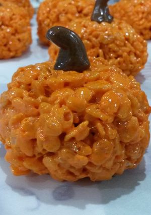 A picture of Crispy Pumpkin Treats.