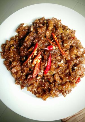 Hình của món Thịt kho ruốc sả.