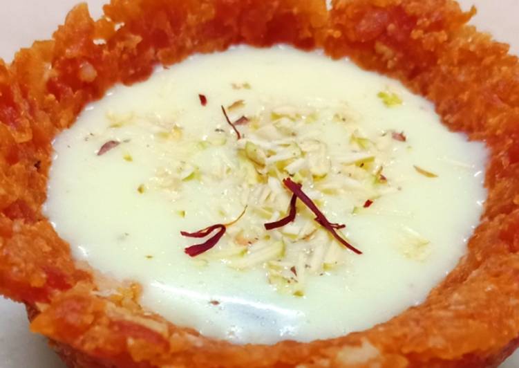 Gajar halwa cups with rabdi