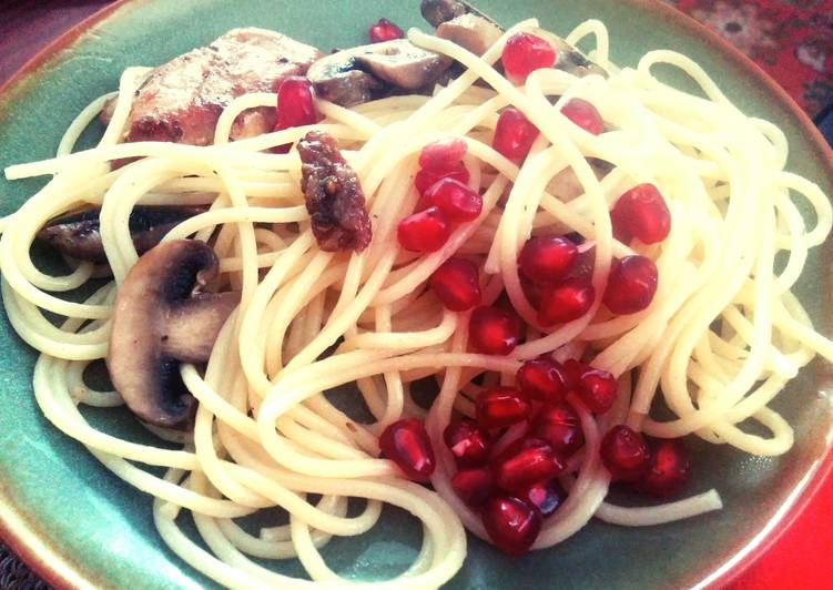 Pasta with fried mushrooms and chicken.