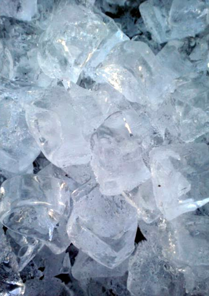 A picture of Ice Cubes.