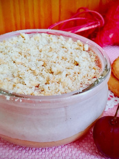 Una foto de Copa cheesecake invertida de cereza y cacahuete