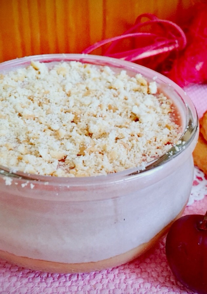 Una foto de Copa cheesecake invertida de cereza y cacahuete