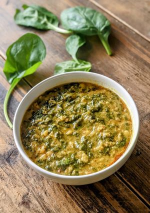 A picture of Mudda Bhaaji / Palak and Dal.