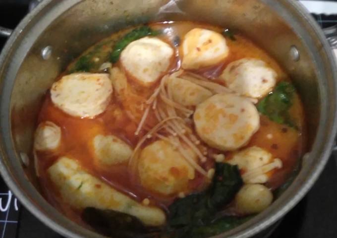 Resep Tomyam / steamboat oleh Vera Hoo - Cookpad