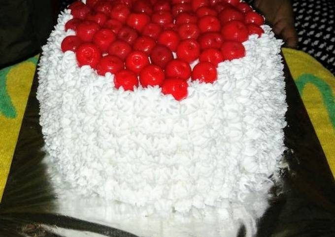 BLACK FOREST CAKE (Eggless)