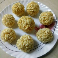 A picture of Murmura laddu.