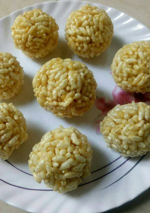 A picture of Murmura laddu.