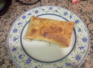 Una foto de Burrito de pollo con salsa "kebab"