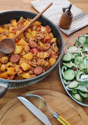 Kalocsai Krumlis hús Kapros tejfölös Savanyúság recept fotója