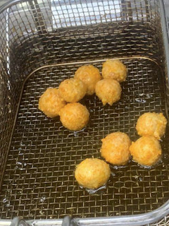 Una foto de Cheetos caseros