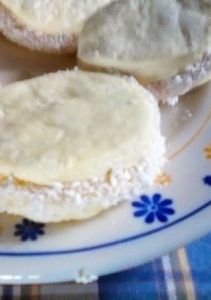 Una foto de Alfajores de maicena finitos ;-)