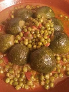 صورة لوصفة طاجين اللحم بالجلبانة والكرعة 😋