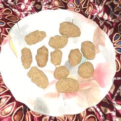 Besan ke ladoo cholestrol and sugar free A picture of Besan ke ladoo cholestrol and sugar free.