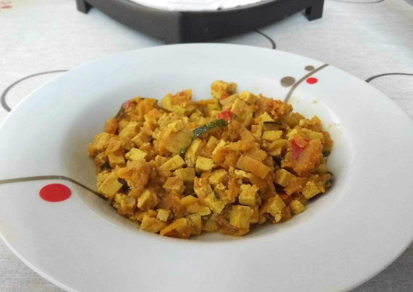 Tofu al curry con anchoas y verduras