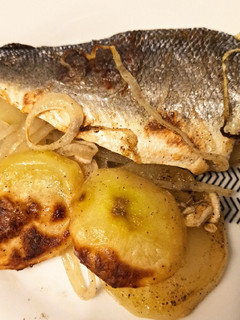 Una foto de Lubina al horno