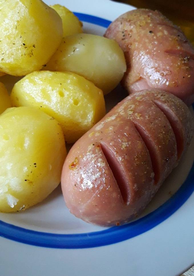 Картопля з сардельками в духовці