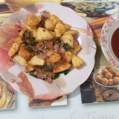 A picture of Spicy fried idlis.